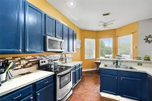 37110 Highland Bluff Cir, Dade City, FL 33523 - Photo 12