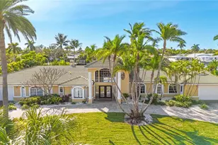 482 Hermosita Dr, Saint Pete Beach, FL 33706 - Photo 2