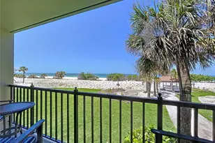 7532 Bayshore Dr, Treasure Island, FL 33706 - Photo 30