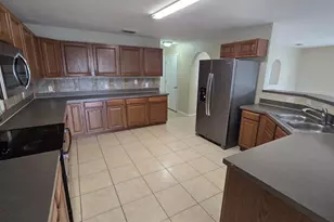 1052 Brenton Leaf Dr, Ruskin, FL 33570 - Photo 4