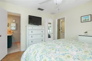 731 44th Ave NE, Saint Petersburg, FL 33703 - Photo 12