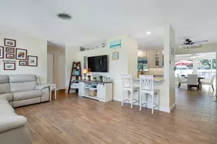 731 44th Ave NE, Saint Petersburg, FL 33703 - Photo 2