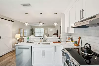 151 SE Monroe Circle N, Saint Petersburg, FL 33703 - Photo 10