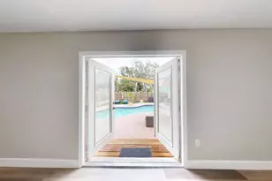 2495 37th Ave N, Saint Petersburg, FL 33713 - Photo 70