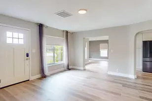 2495 37th Ave N, Saint Petersburg, FL 33713 - Photo 8