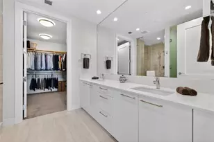 301 1st St S, Saint Petersburg, FL 33701 - Photo 12