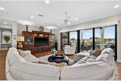 4401 38th Street S, Saint Petersburg, FL 33711 - Photo 4