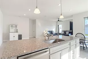 35428 Crescent Creek Dr, Zephyrhills, FL 33541 - Photo 12