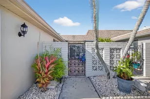 427 Boca Ciega Point Blvd N, Saint Petersburg, FL 33708 - Photo 2