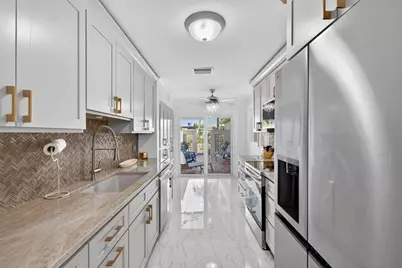 427 Boca Ciega Point Boulevard N, Saint Petersburg, FL 33708 - Photo 10