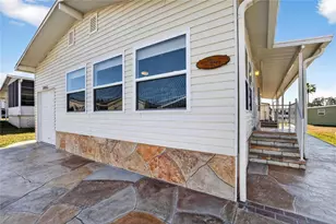 37526 Rio Ln, Zephyrhills, FL 33541 - Photo 4