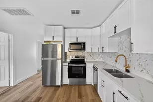 1933 10th St S, Saint Petersburg, FL 33705 - Photo 12