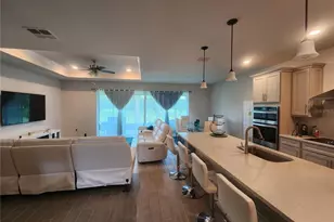 36851 Highland Mdws Ct, Zephyrhills, FL 33542 - Photo 6