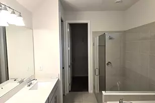 36851 Highland Mdws Ct, Zephyrhills, FL 33542 - Photo 8