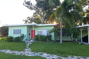 533 45th St N, Saint Petersburg, FL 33713 - Photo 1