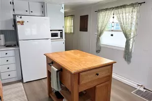 7213 Mt Essex Dr NE, Saint Petersburg, FL 33702 - Photo 6