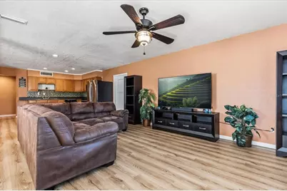 39560 Meadowood Loop, Zephyrhills, FL 33542 - Photo 2