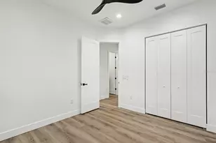 1751 27th Ave N, Saint Petersburg, FL 33713 - Photo 40