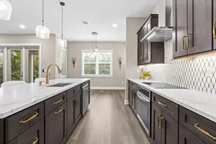 213 W Giddens Ave, Tampa, FL 33603 - Photo 10