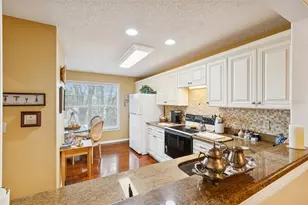 3108 Valley Oaks Dr, Tampa, FL 33618 - Photo 16