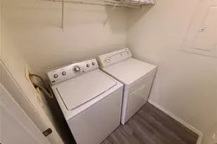 36232 Misty Oaks Dr, Zephyrhills, FL 33541 - Photo 10