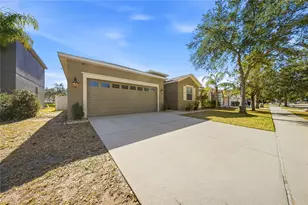 11209 Flora Springs Dr, Riverview, FL 33579 - Photo 2
