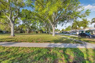 602 Channel Dr, Tampa, FL 33606 - Photo 1