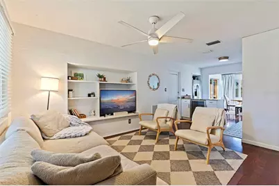 129 NW Lincoln Circle N, Saint Petersburg, FL 33702 - Photo 2