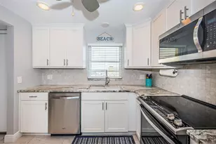 4775 Cove Cir, Saint Petersburg, FL 33708 - Photo 6