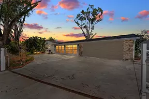 8644 May Cir, Tampa, FL 33614 - Photo 2