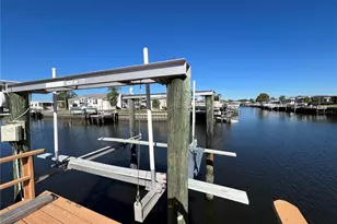 217 Mt Isle Ave NE, Saint Petersburg, FL 33702 - Photo 12