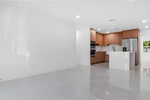 8641 May Cir, Tampa, FL 33614 - Photo 14