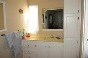 38428 Beniger Dr, Zephyrhills, FL 33540 - Photo 18