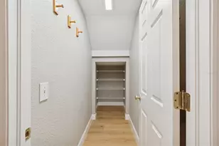 2858 Bayshore Trails Dr, Tampa, FL 33611 - Photo 8