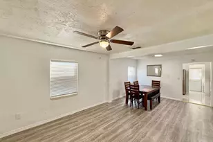 524 E Lime St, Tarpon Springs, FL 34689 - Photo 1