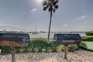 4775 Cove Cir, Saint Petersburg, FL 33708 - Photo 30