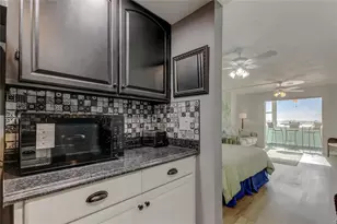 4775 Cove Cir, Saint Petersburg, FL 33708 - Photo 4