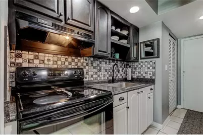 4775 Cove Circle #1105, Saint Petersburg, FL 33708 - Photo 6