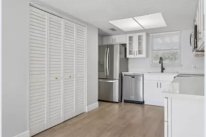 5110 Tennis Court Circle #86, Tampa, FL 33617 - Photo 4