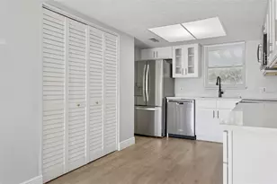 5110 Tennis Ct Cir, Tampa, FL 33617 - Photo 4