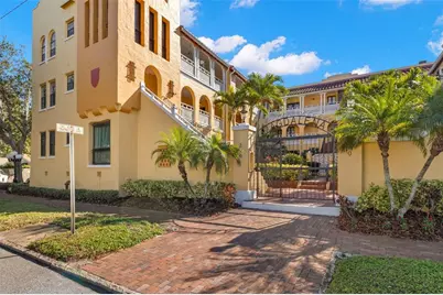 210 22nd Avenue NE #15, Saint Petersburg, FL 33704 - Photo 2