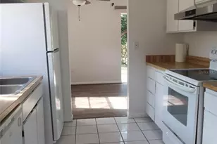 10410 N Connechusett Rd, Tampa, FL 33617 - Photo 4