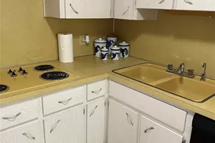 2460 Persian Dr, Clearwater, FL 33763 - Photo 8