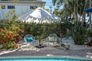 6933 S Shore Dr S, Saint Petersburg, FL 33707 - Photo 24