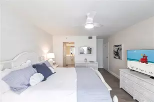 1055 W Peppertree Dr, Sarasota, FL 34242 - Photo 10