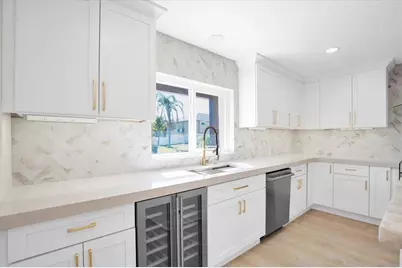 6400 Mockingbird Way S, Saint Petersburg, FL 33707 - Photo 18