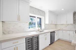 6400 Mockingbird Way S, Saint Petersburg, FL 33707 - Photo 18