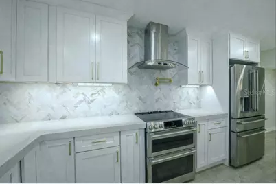 6400 Mockingbird Way S, Saint Petersburg, FL 33707 - Photo 14