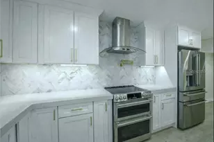 6400 Mockingbird Way S, Saint Petersburg, FL 33707 - Photo 14