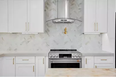 6400 Mockingbird Way S, Saint Petersburg, FL 33707 - Photo 16